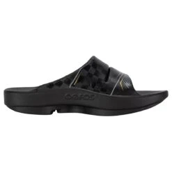 Bauer OOFOS The Bartlett Sport Slide -Ice Hockey Equipment Shop bauer footwear oofos s22 sport slide inset2